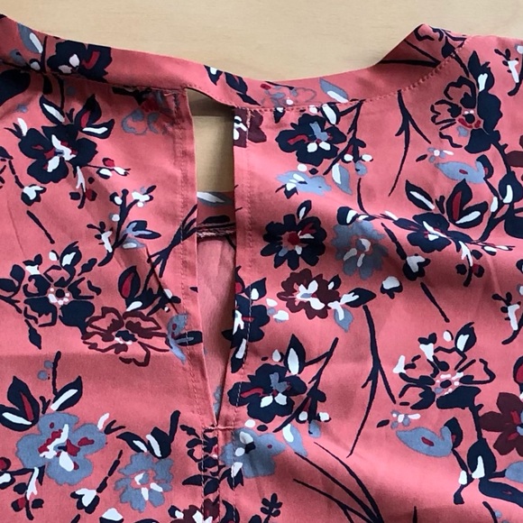 Abercrombie & Fitch Cap Sleeve Floral Blouse Womens Sz XS. - Picture 6 of 8